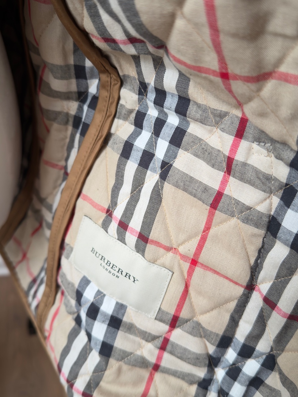 BURBERRY Quilted Brown Women's Jacket with Plaid Lining - Picture 4 of 5